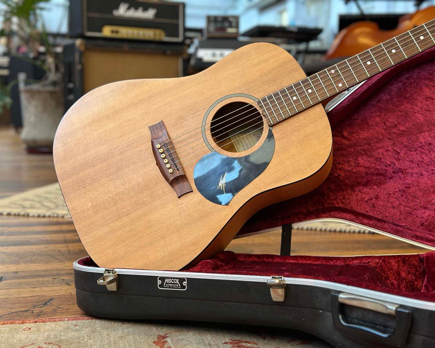 Maton M225 'Natural Series' Dreadnought w/Hiscox LiteFlite Case