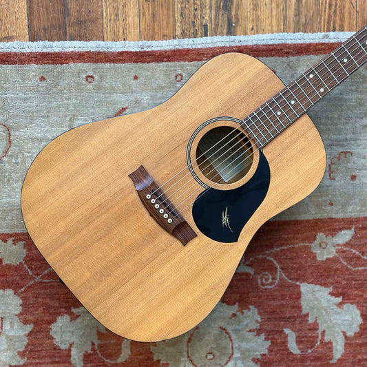 Maton M225 'Natural Series' Dreadnought w/Hiscox LiteFlite Case