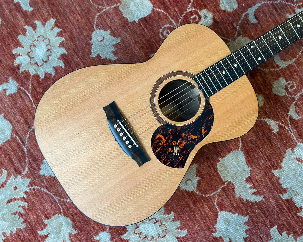 Maton SRS808