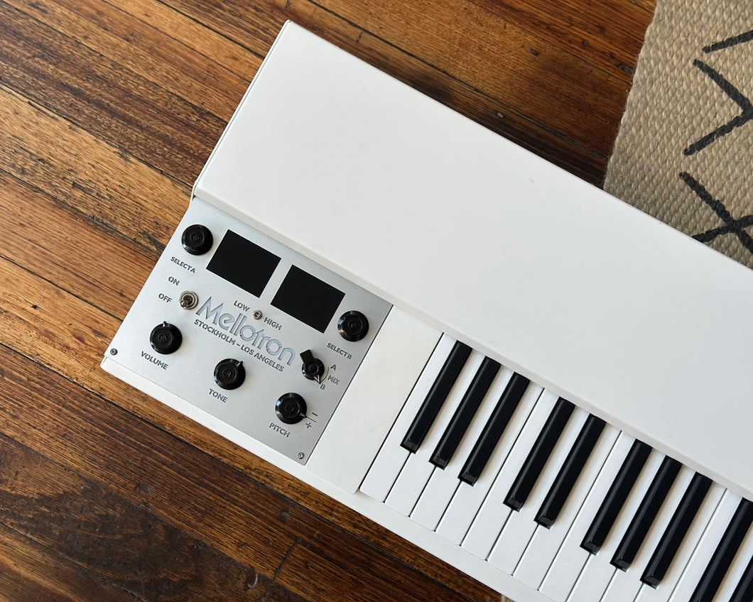 Mellotron M4000D MINI W/ Flight Case