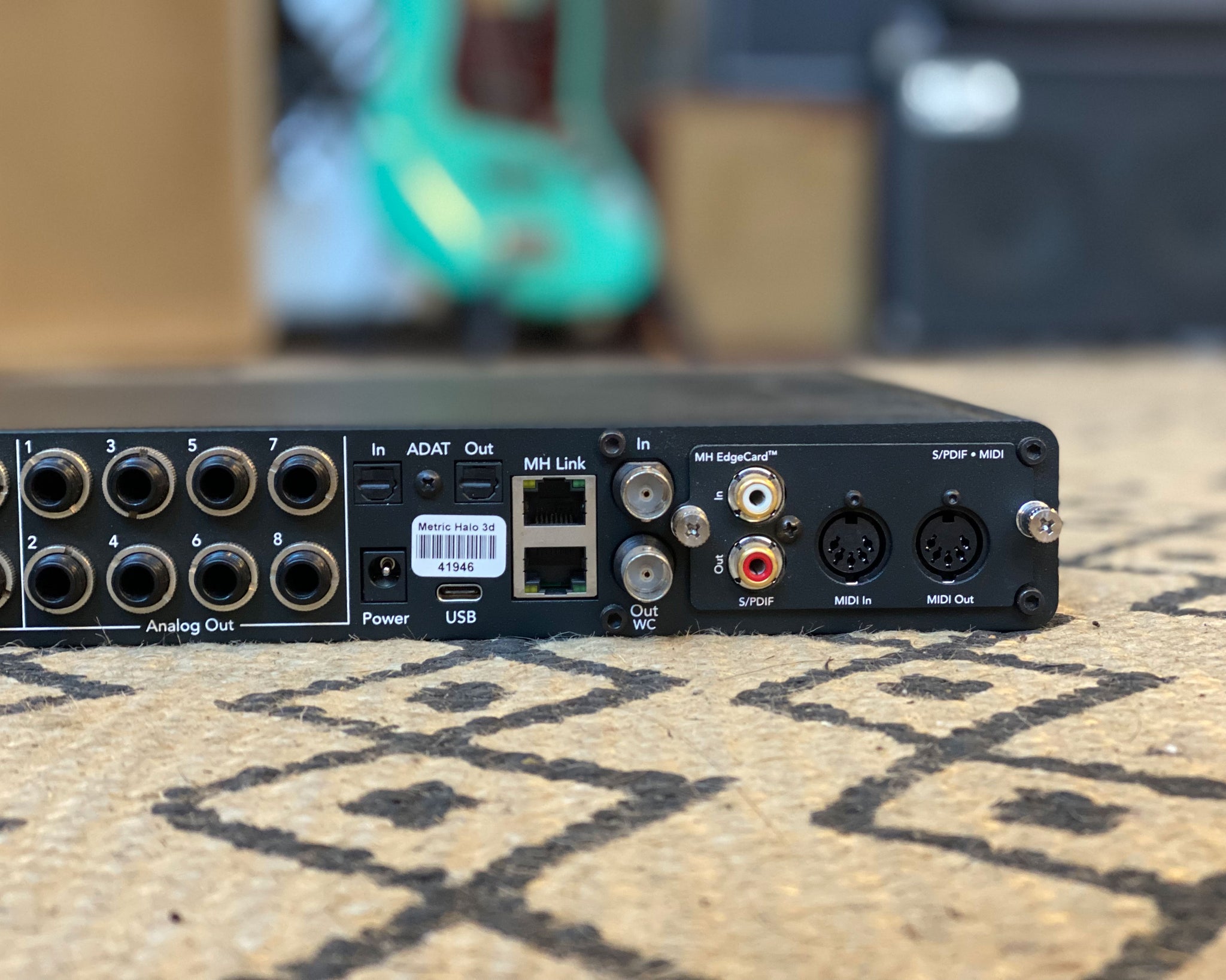 DTM・DAW Metric Halo 2882 3d DTM・DAW Metric Halo 2882 3d 2882_FrontTop_Shadow.jpg