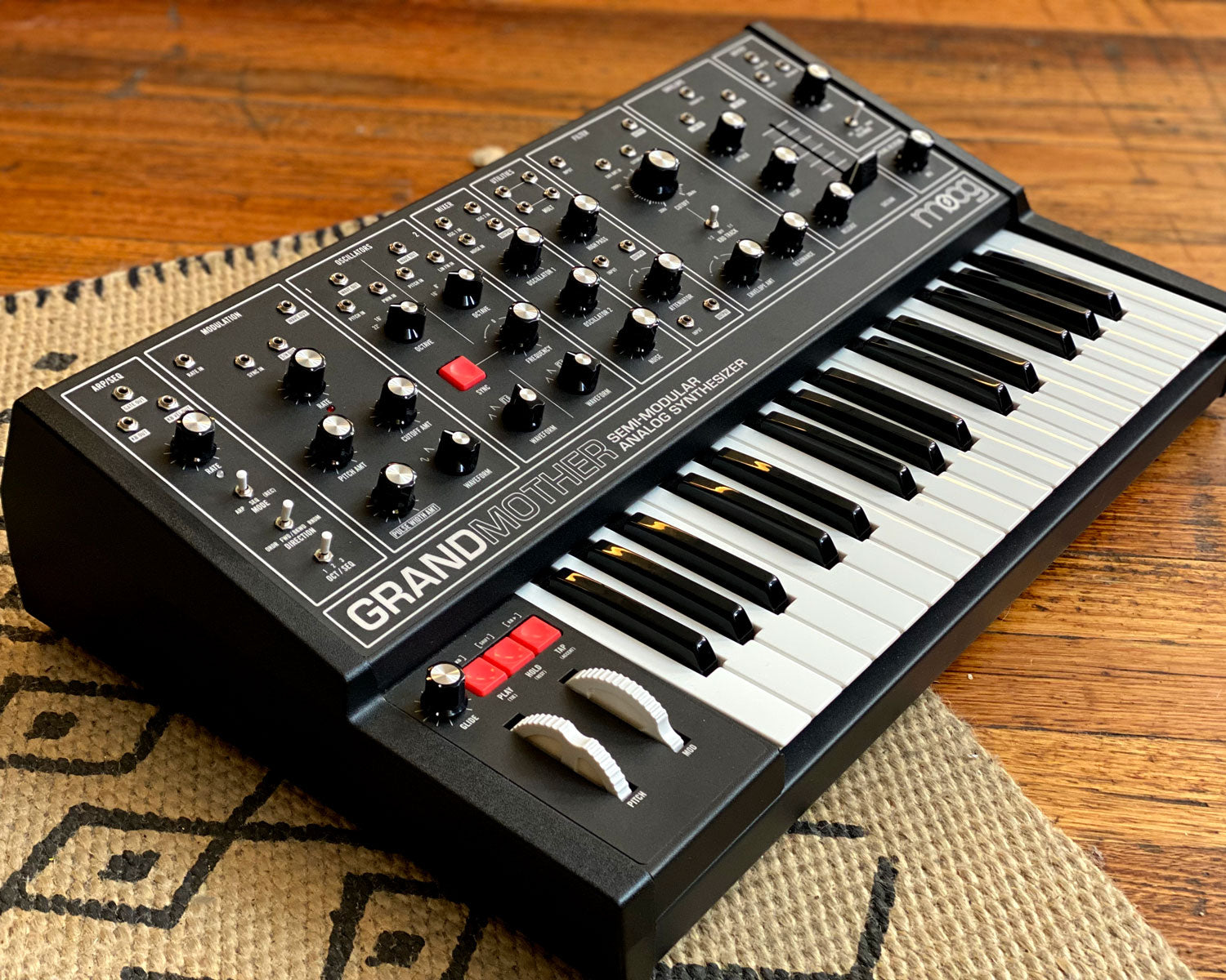 Moog Grandmother Dark – Found Sound