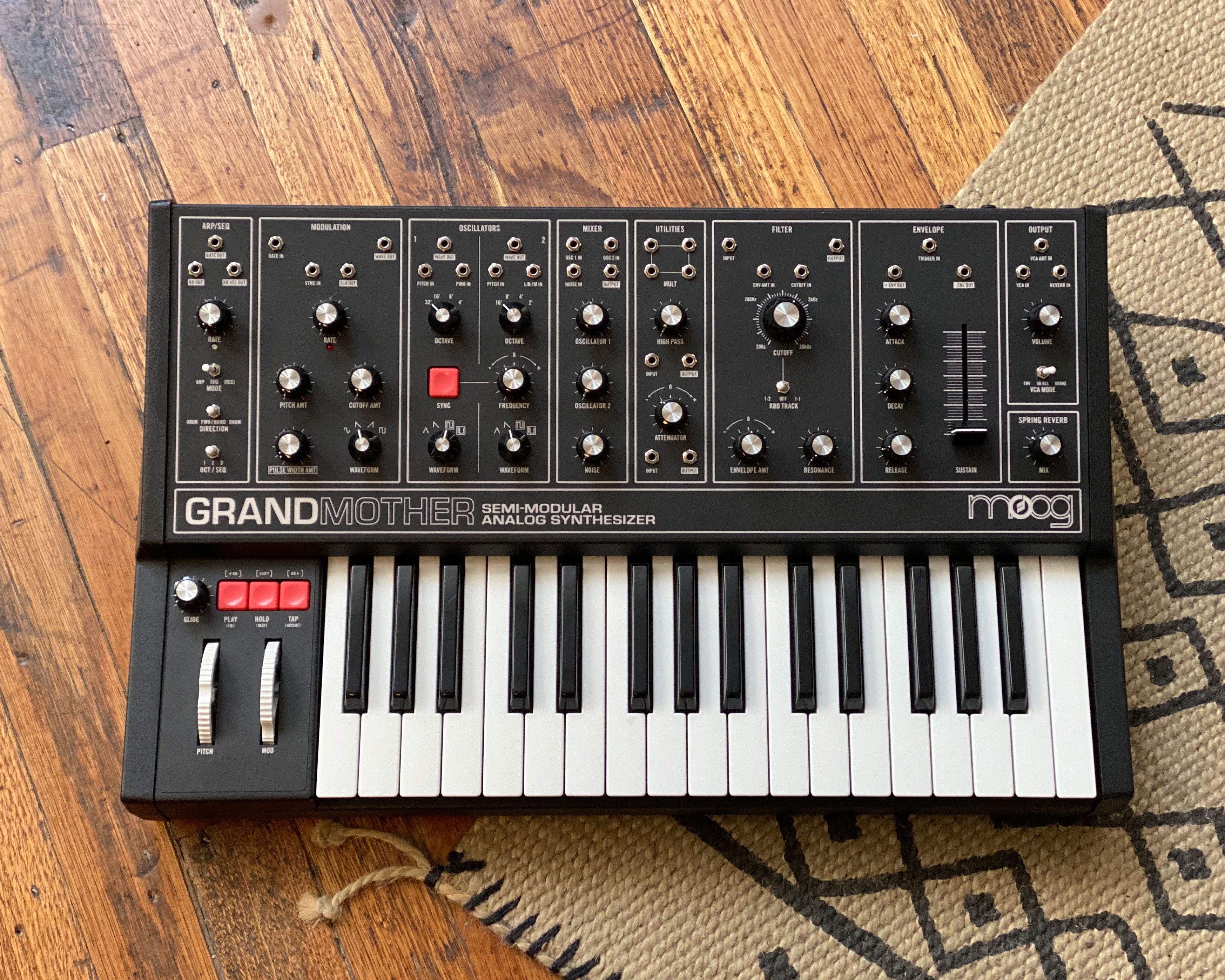 Moog Grandmother Dark