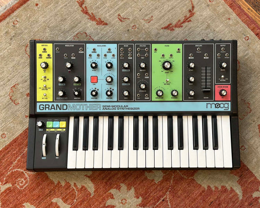 Moog Grandmother 👵 Semi-Modular Analog Synthesizer