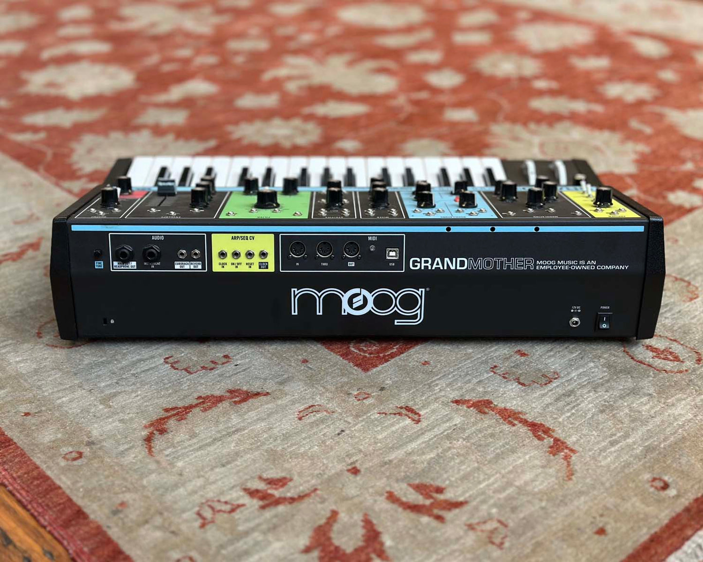 Moog Grandmother 👵 Semi-Modular Analog Synthesizer
