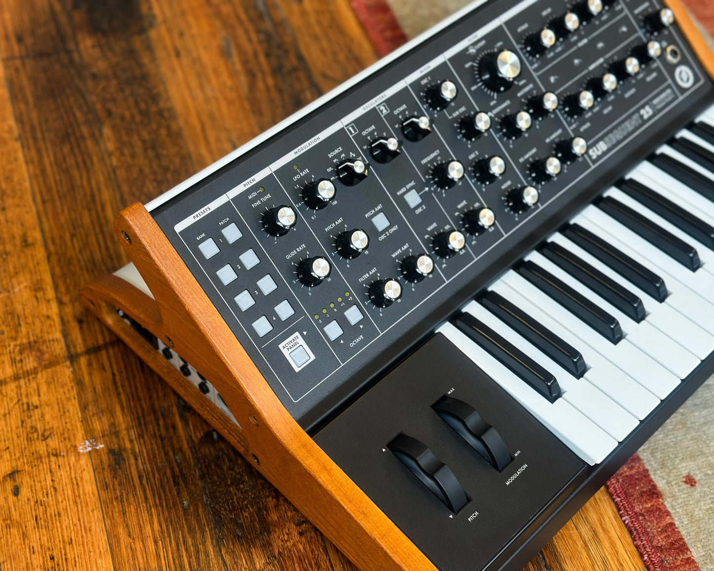 Moog Subsequent 25 Compact Paraphonic Analogue Synthesizer