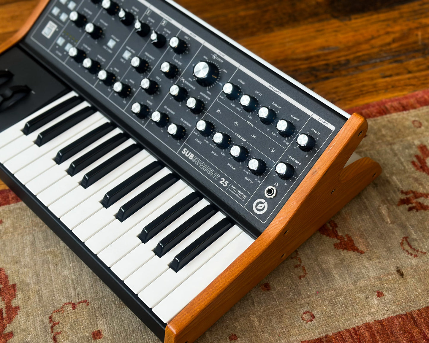 Moog Subsequent 25 Compact Paraphonic Analogue Synthesizer