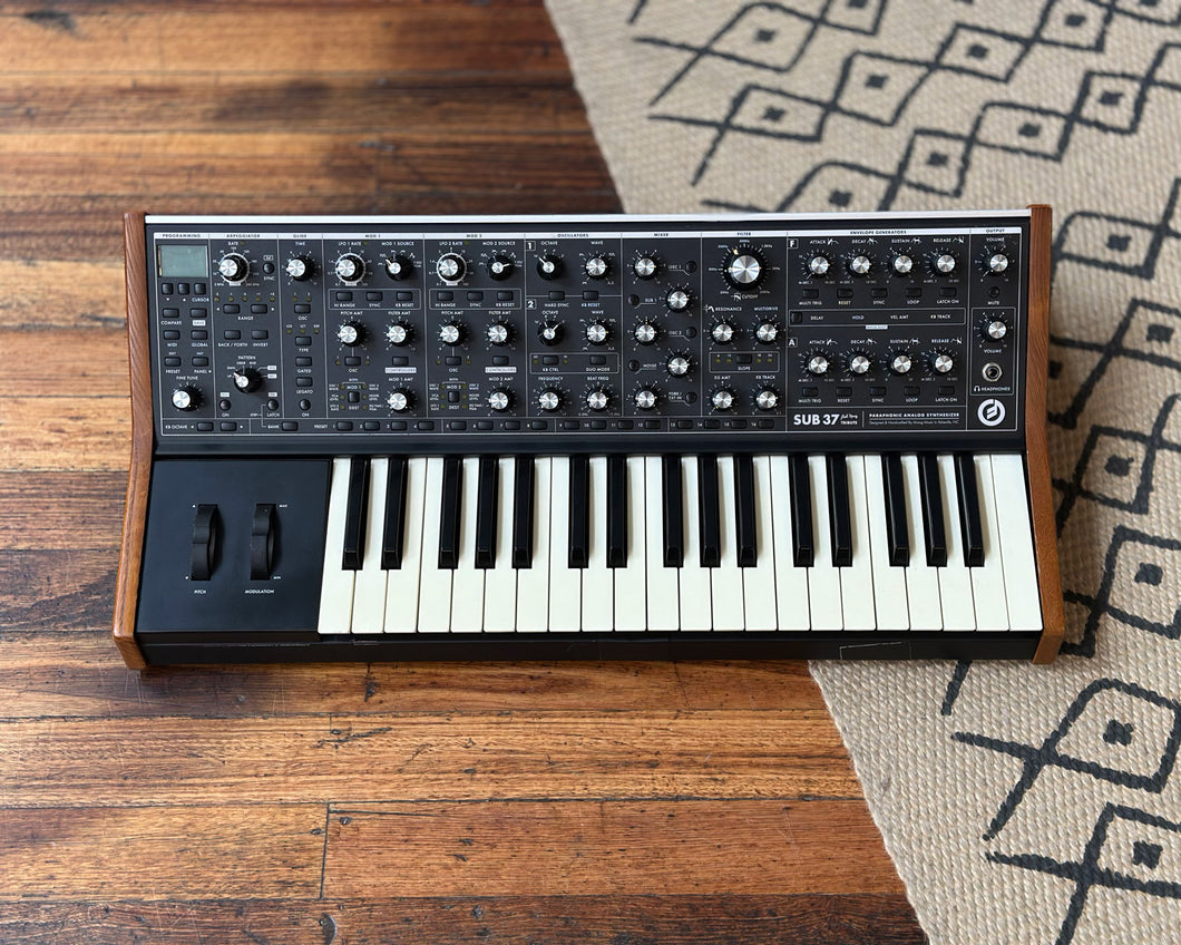 Moog Subsequent 37