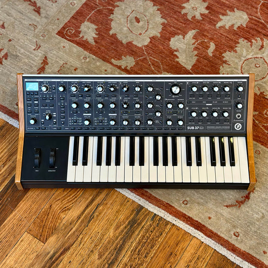 Moog Subsequent 37 Paraphonic Analogue Synthesier