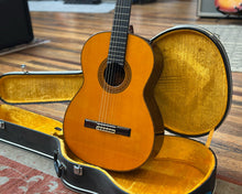 Load image into Gallery viewer, Morris M-25 Classical Guitar
