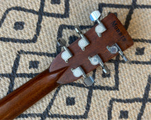 Load image into Gallery viewer, &#39;73 Morris W-50 Dreadnought
