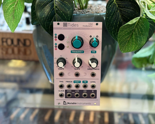 Mutable Instruments Tides 🌊 Tidal Modulator Eurorack Module