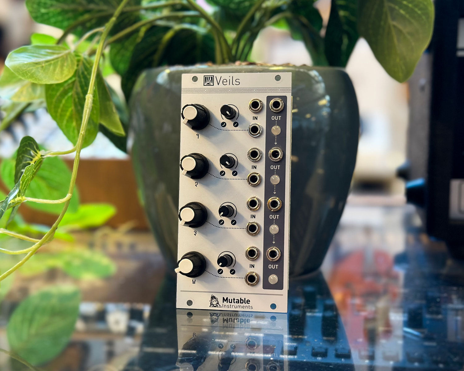 Mutable Instruments Veils V1 Quad VCA Eurorack Module – Found Sound