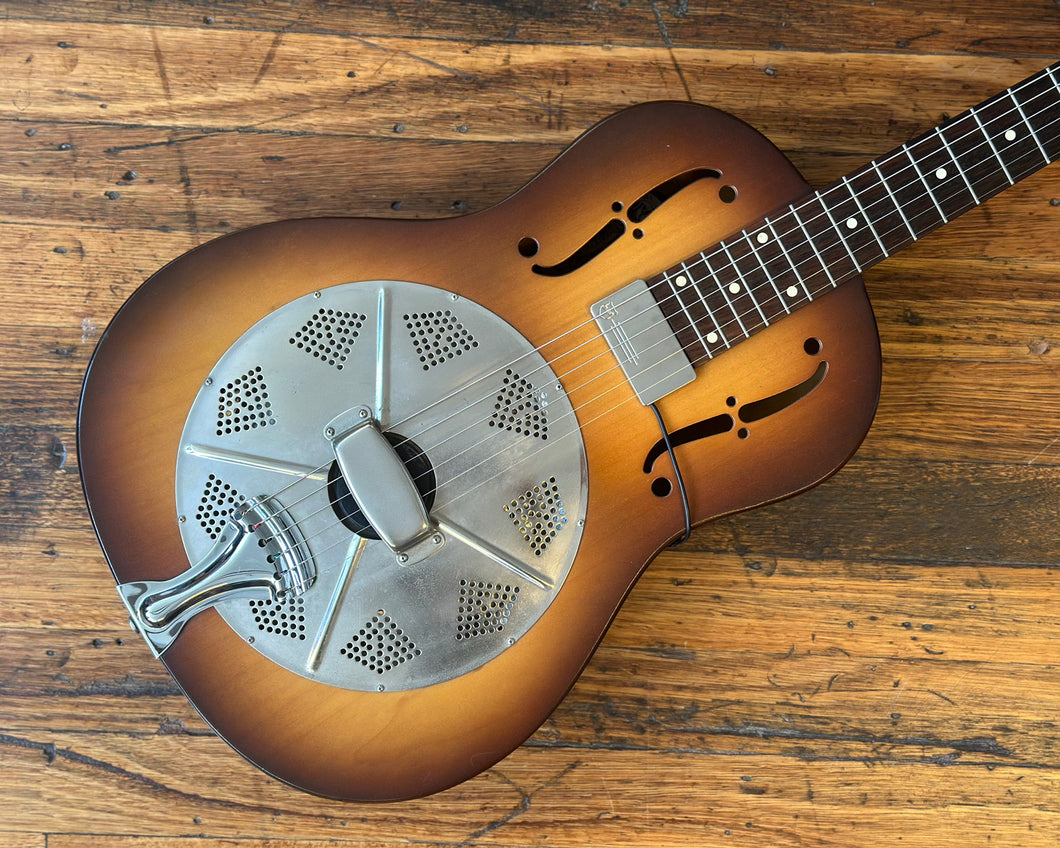 National Estralita Resonator