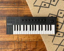 Load image into Gallery viewer, Native Instruments Komplete Kontrol M32
