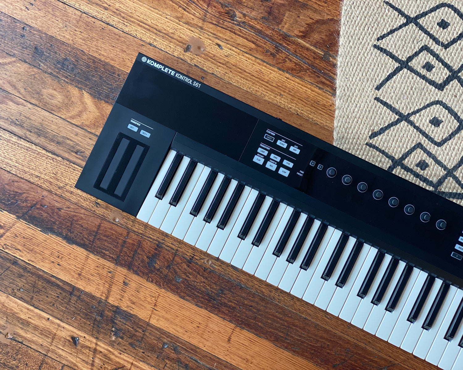 Native Instruments Komplete Kontrol S61 Keyboard Controller