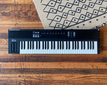 Load image into Gallery viewer, Native Instruments Komplete Kontrol S61 MK1
