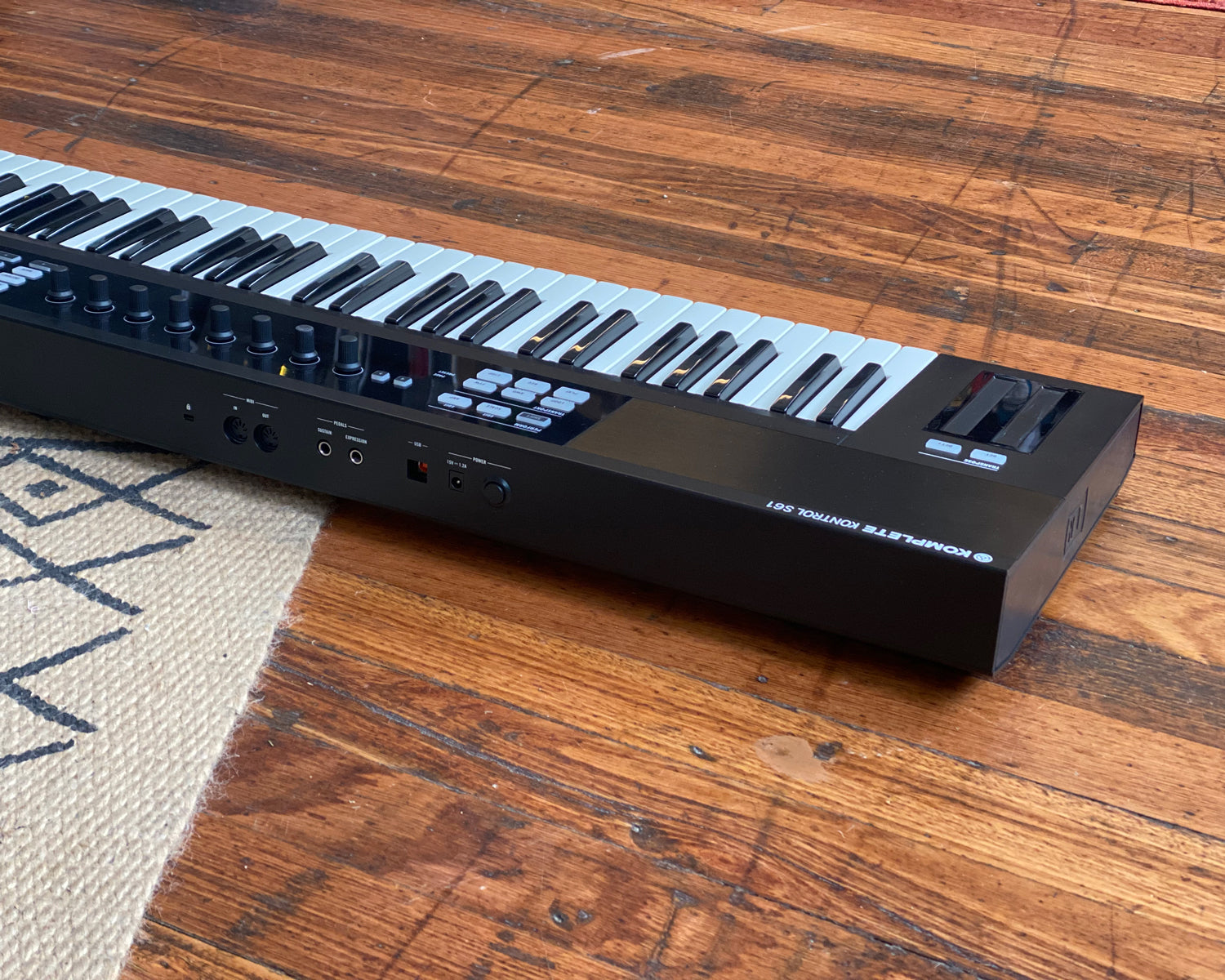 Native Instruments Komplete Kontrol S61 Keyboard Controller