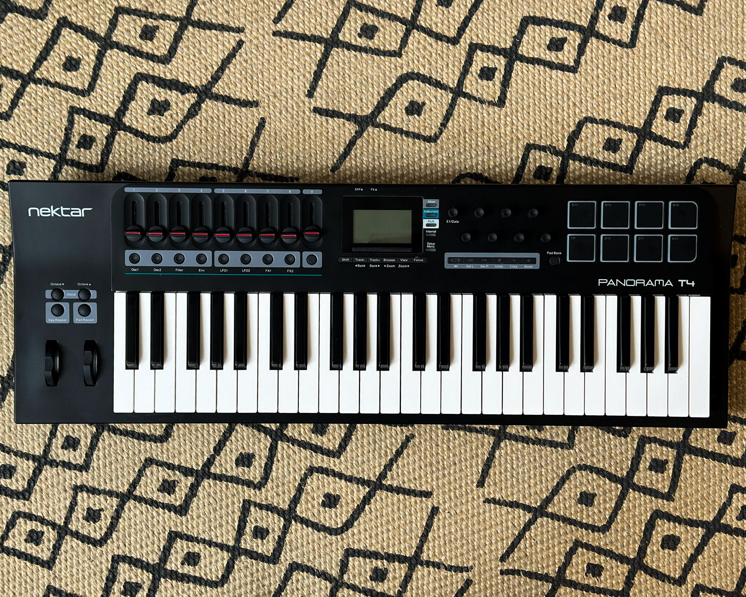 Clavier Maître Nektar Panorama T4 - 49 Notes - Contrôle Plugins VST/AU - Intégration DAW