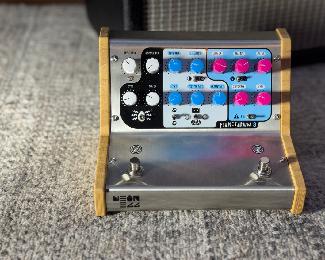 Neon Egg Planetarium 3 - Reverb / Chorus / Echo / Compressor Neon Egg Planetarium 3 - Reverb / Chorus / Echo / Compressor