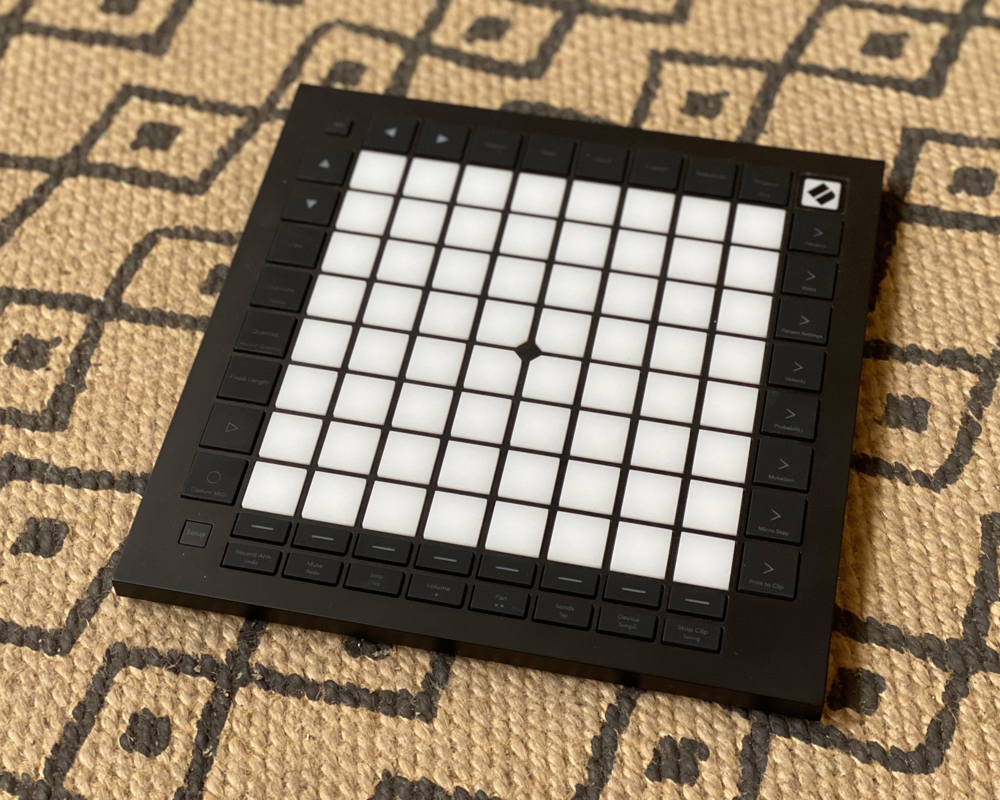 Novation Launchpad Pro mk3 中古美品 Novation Launchpad Pro MK3 – United States