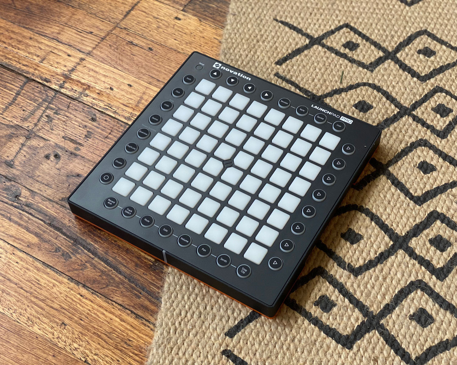 その他 novation LAUNCHPAD novation_launchpad_x_3qtangle_