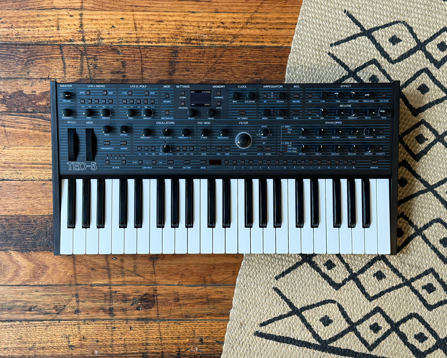 Oberheim TEO-5 5-Voice VCO/VCF-based Polysynth