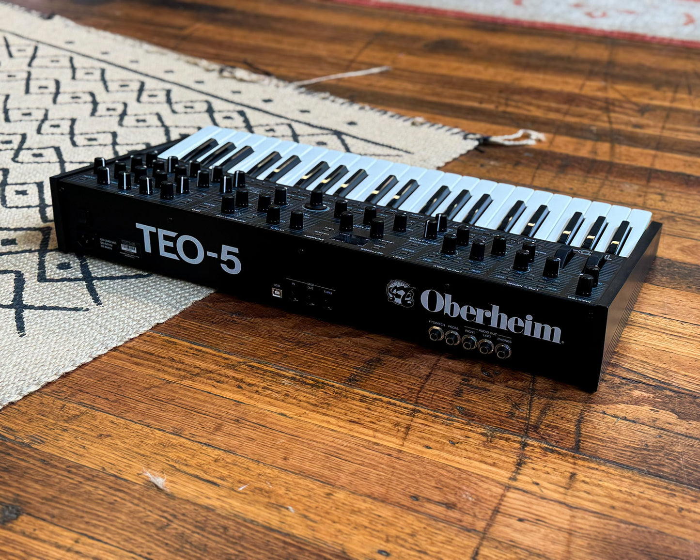 Oberheim TEO-5 5-Voice VCO/VCF-based Polysynth
