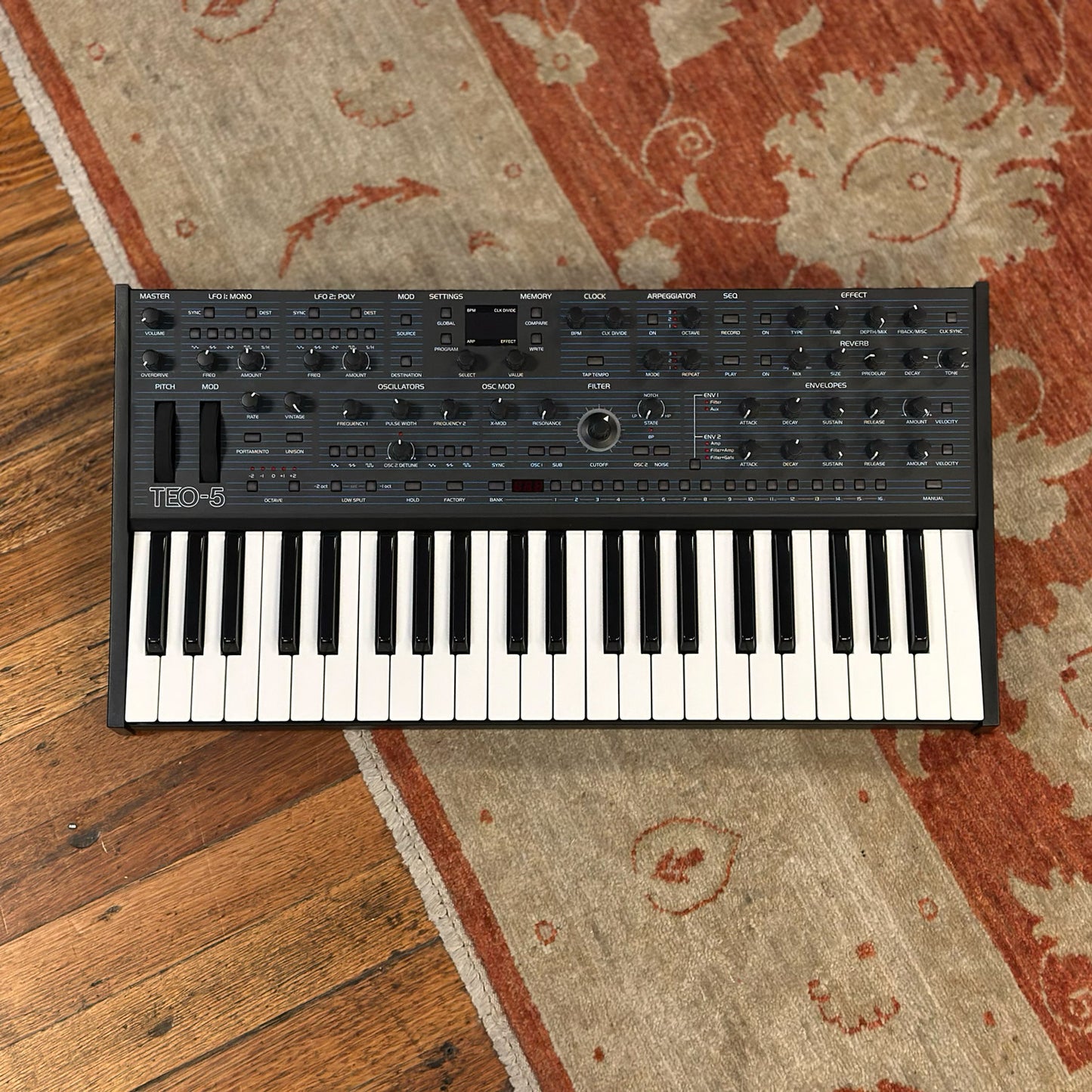 Oberheim TEO-5 5-Voice VCO/VCF-based Polysynth