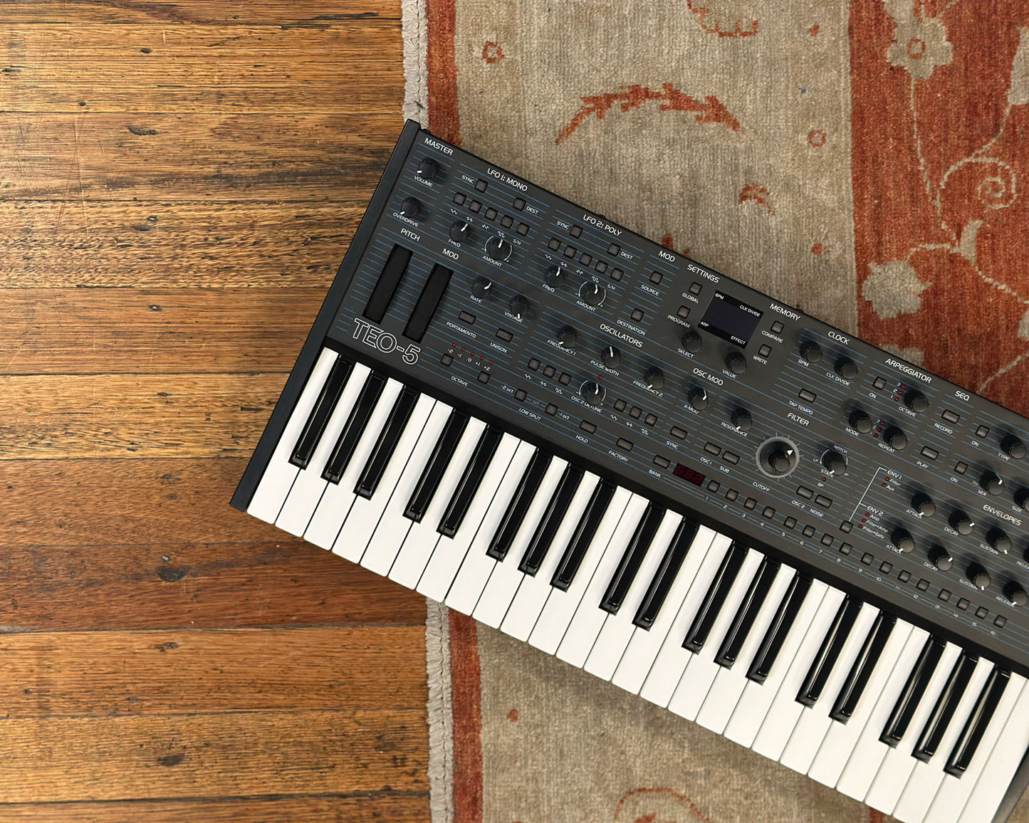 Oberheim TEO-5 5-Voice VCO/VCF-based Polysynth