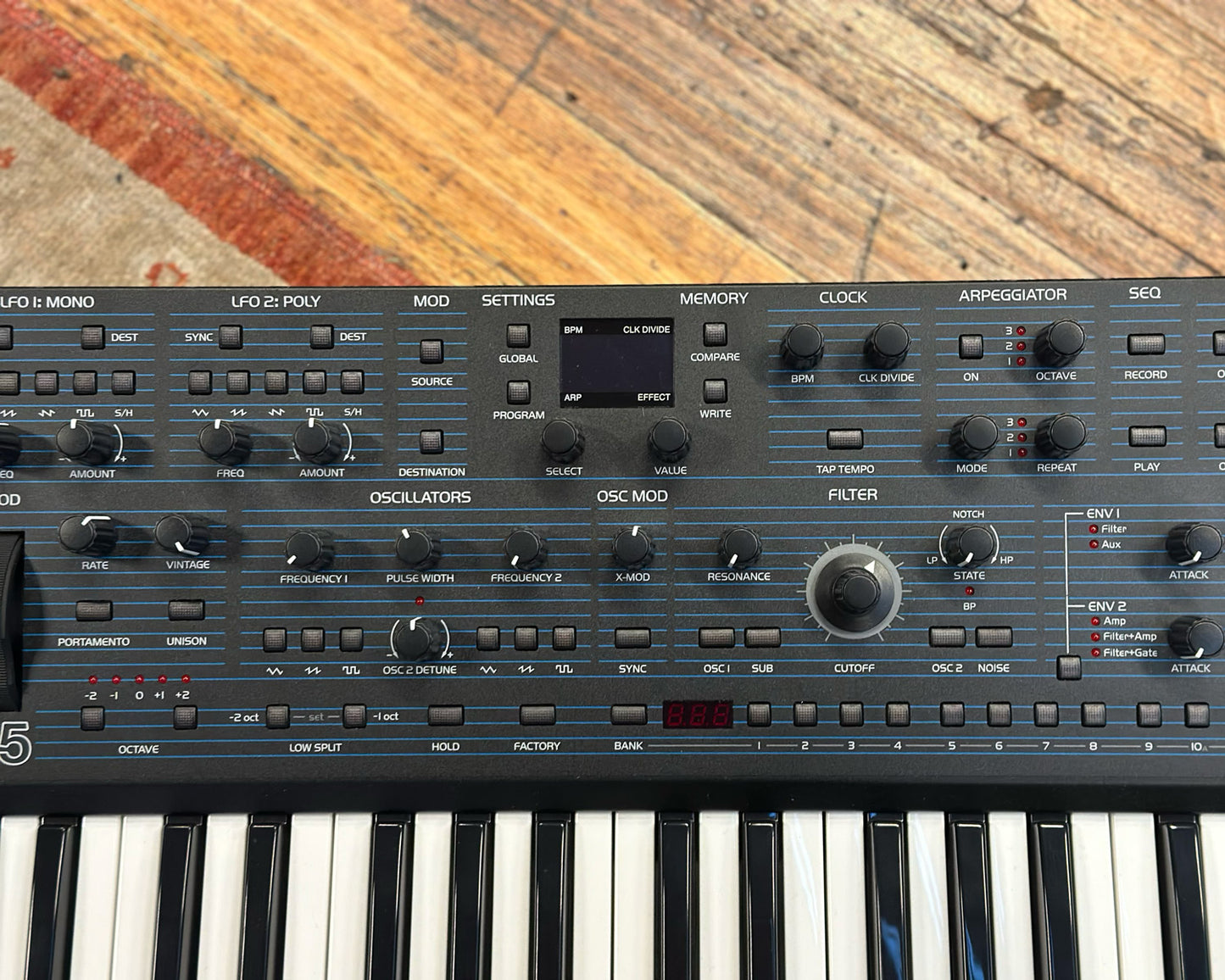 Oberheim TEO-5 5-Voice VCO/VCF-based Polysynth