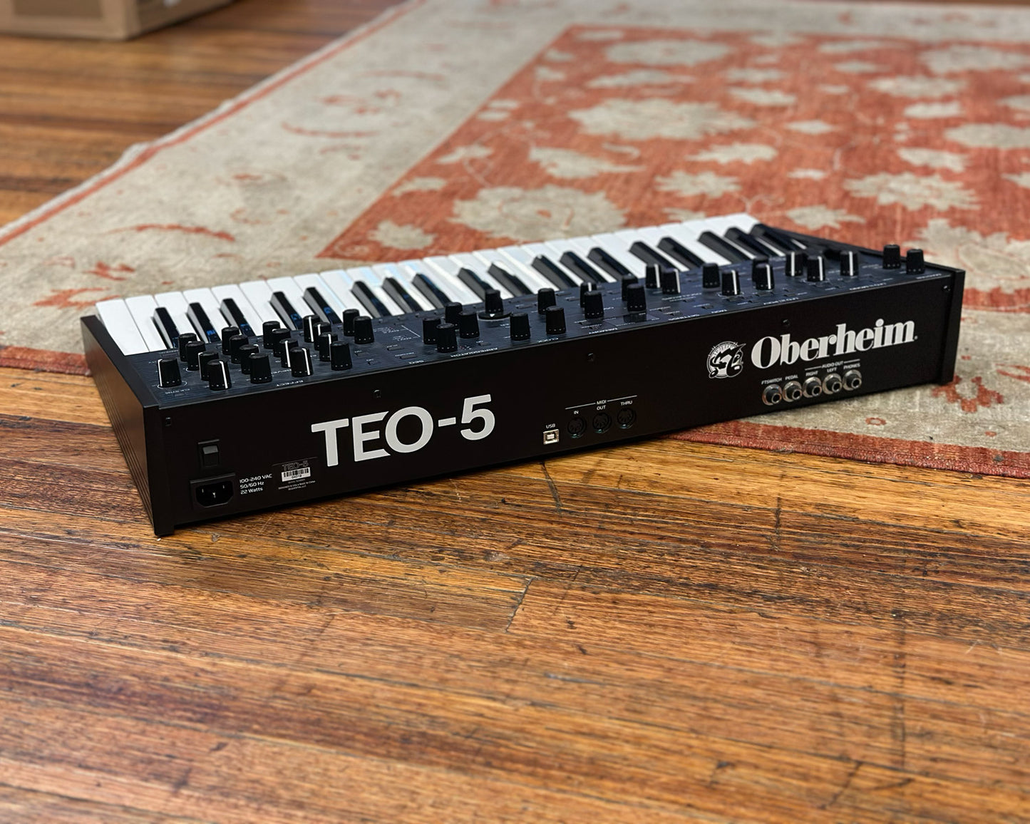Oberheim TEO-5 5-Voice VCO/VCF-based Polysynth