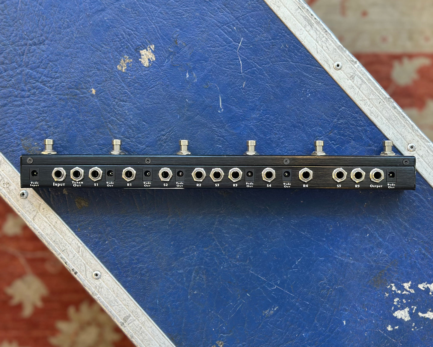 One Control Iguana Tail Loop 2