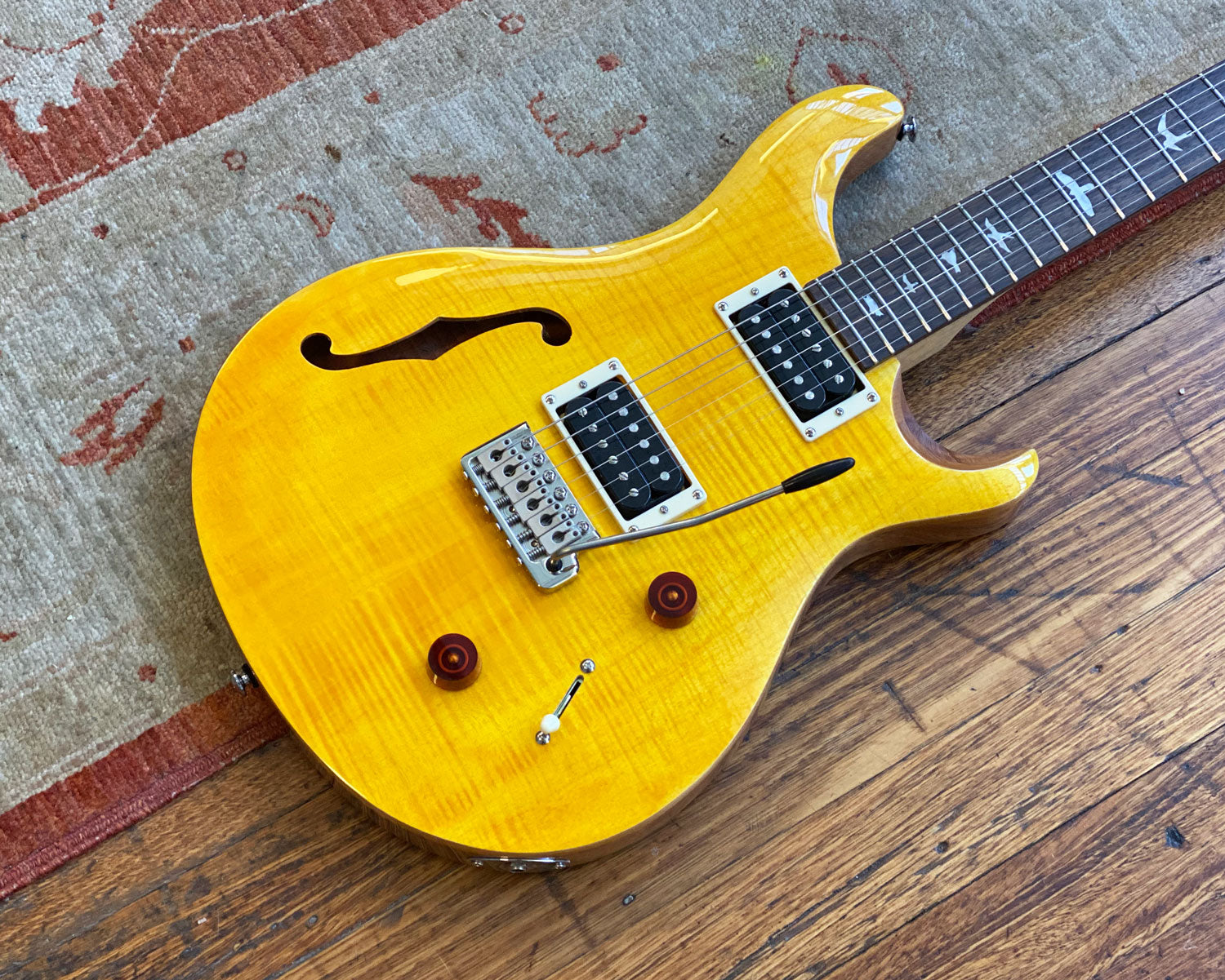 Paul Reed Smith PRS SE Custom Yellow※31※ PRS SE Custom 24 Electric Guitar - Vintage Yellow | Sweetwater