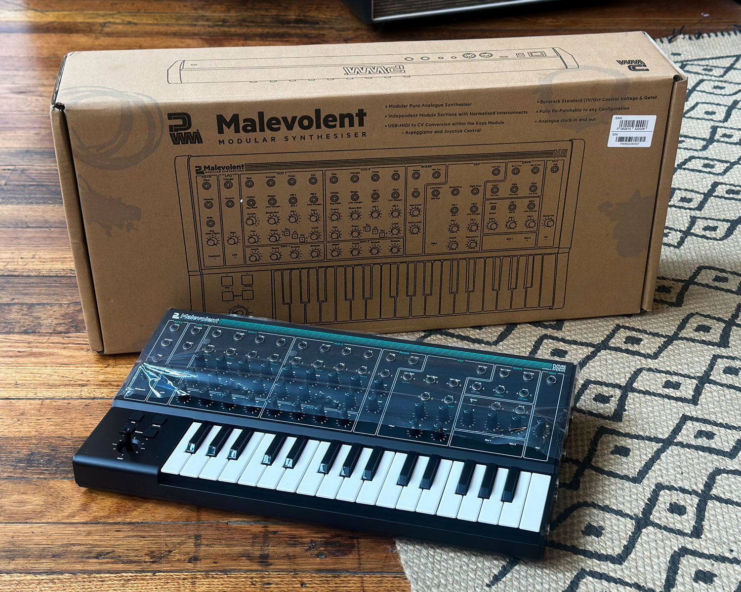 pwm / malevolent セミモジュラーシンセサイザー 英国シンセサイザーブランドPWMの「Mantis」と「Malevolent」が 8/16