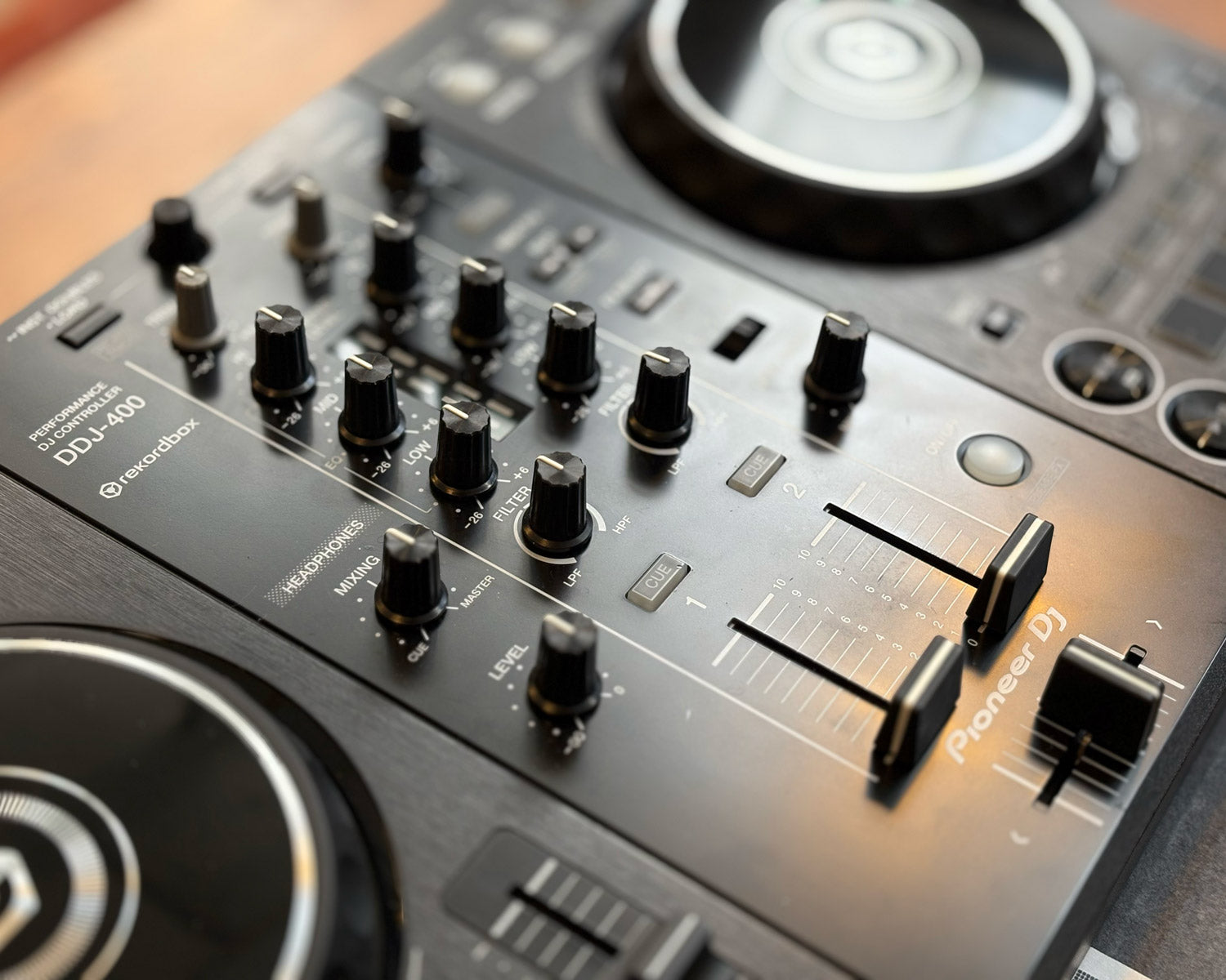 Pioneer DDJ-400 2-Channel DJ Controller (Rekordbox) – Found