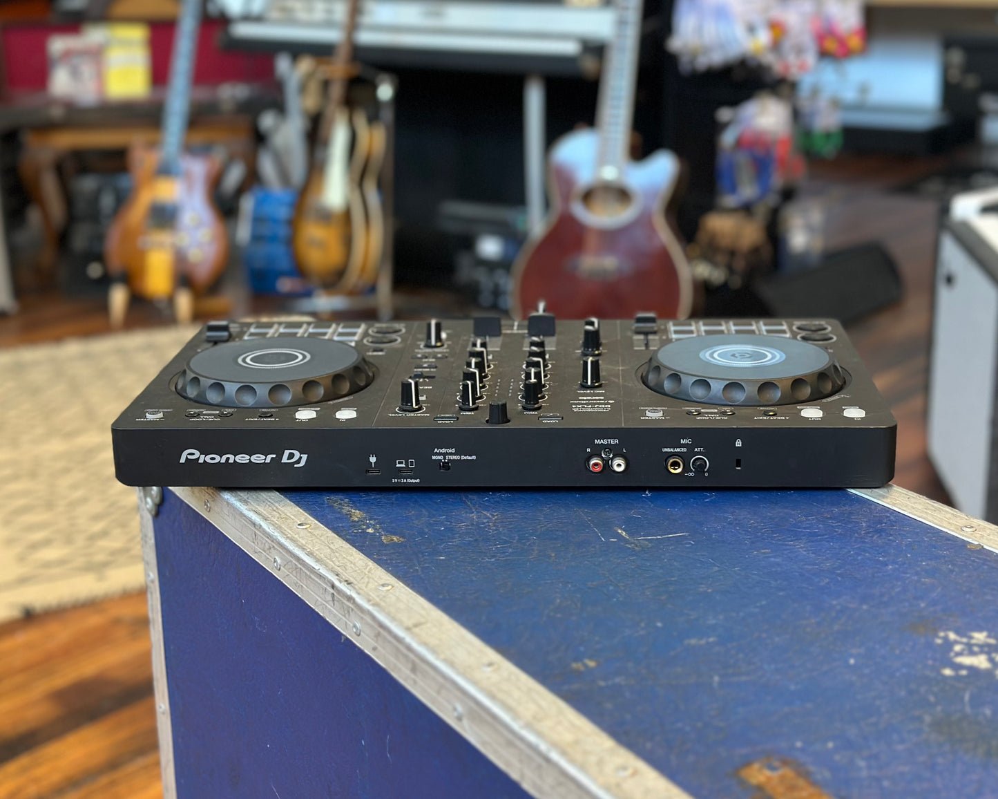 Pioneer DDJ-FLX4 DJ Controller