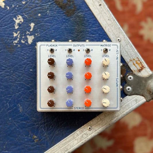 Pladask Elektrisk Stereo Matrise Active 4x4 Mixer