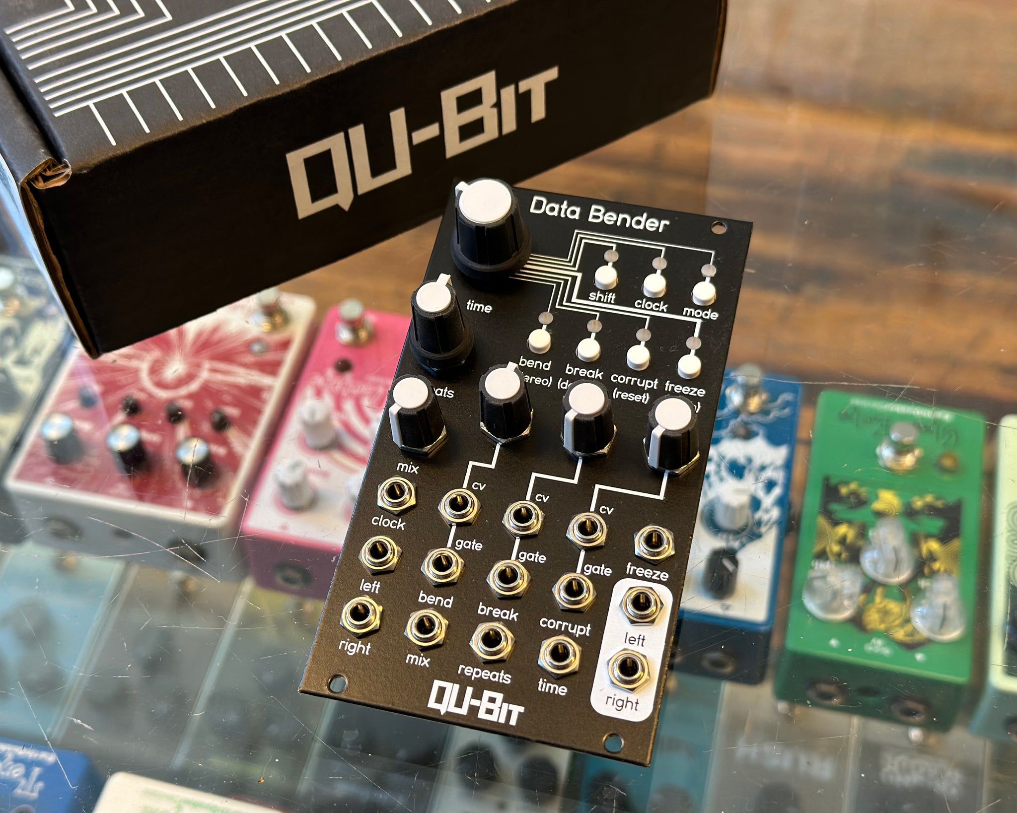 QU-BIT Data Bender モジュラーシンセサイザー