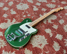 Load image into Gallery viewer, Reverend Flatroc Bigsby Electric Guitar - Green Sparkle
