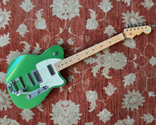 Load image into Gallery viewer, Reverend Flatroc Bigsby Electric Guitar - Green Sparkle
