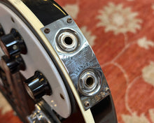 Load image into Gallery viewer, 1978 Rickenbacker 4001 - Jetglo w/ HSC (4.46kg / 9.83 lbs)

