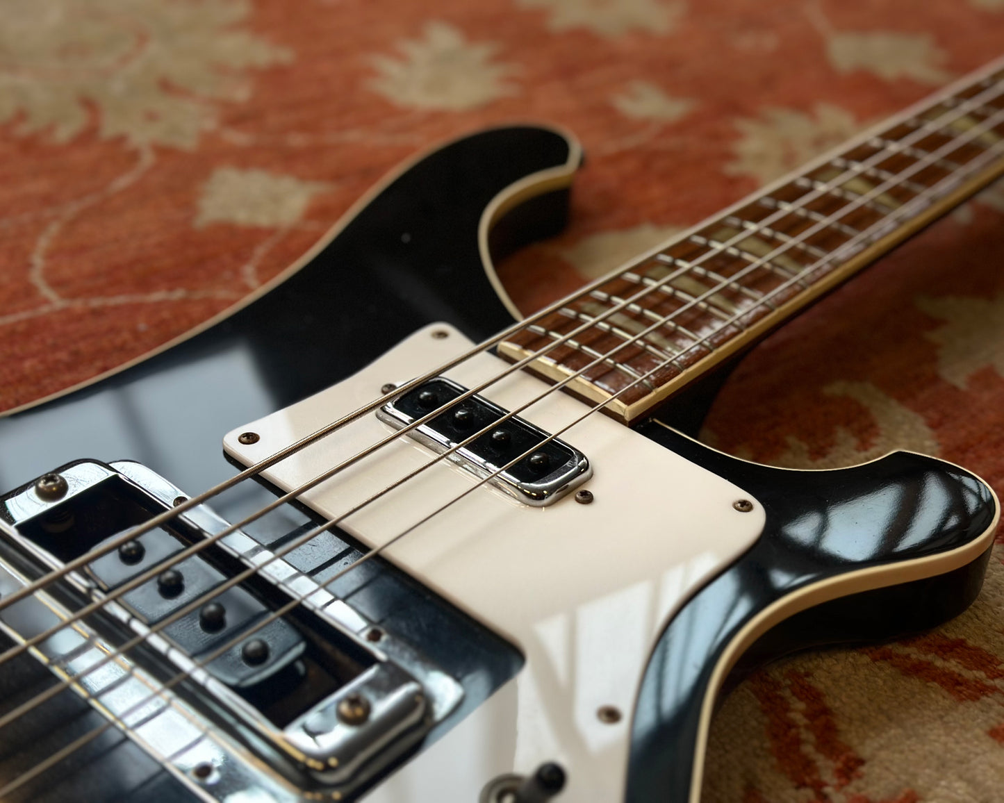 1978 Rickenbacker 4001 - Jetglo w/ HSC (4.46kg / 9.83 lbs)