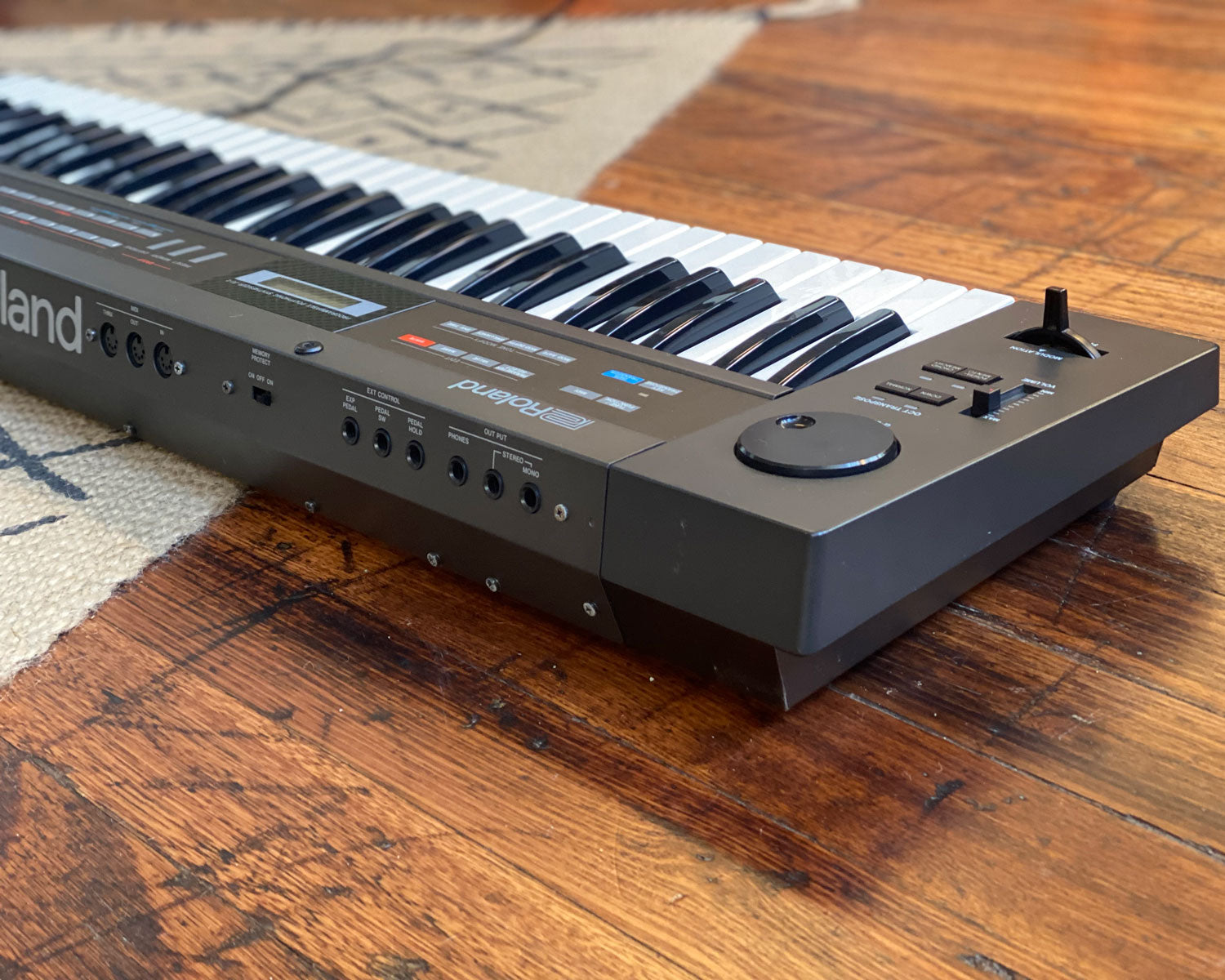 Roland Alpha Juno 2 – Found Sound