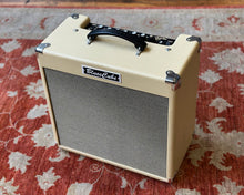 Load image into Gallery viewer, Roland Blues Cube Hot Guitar Amplifier
