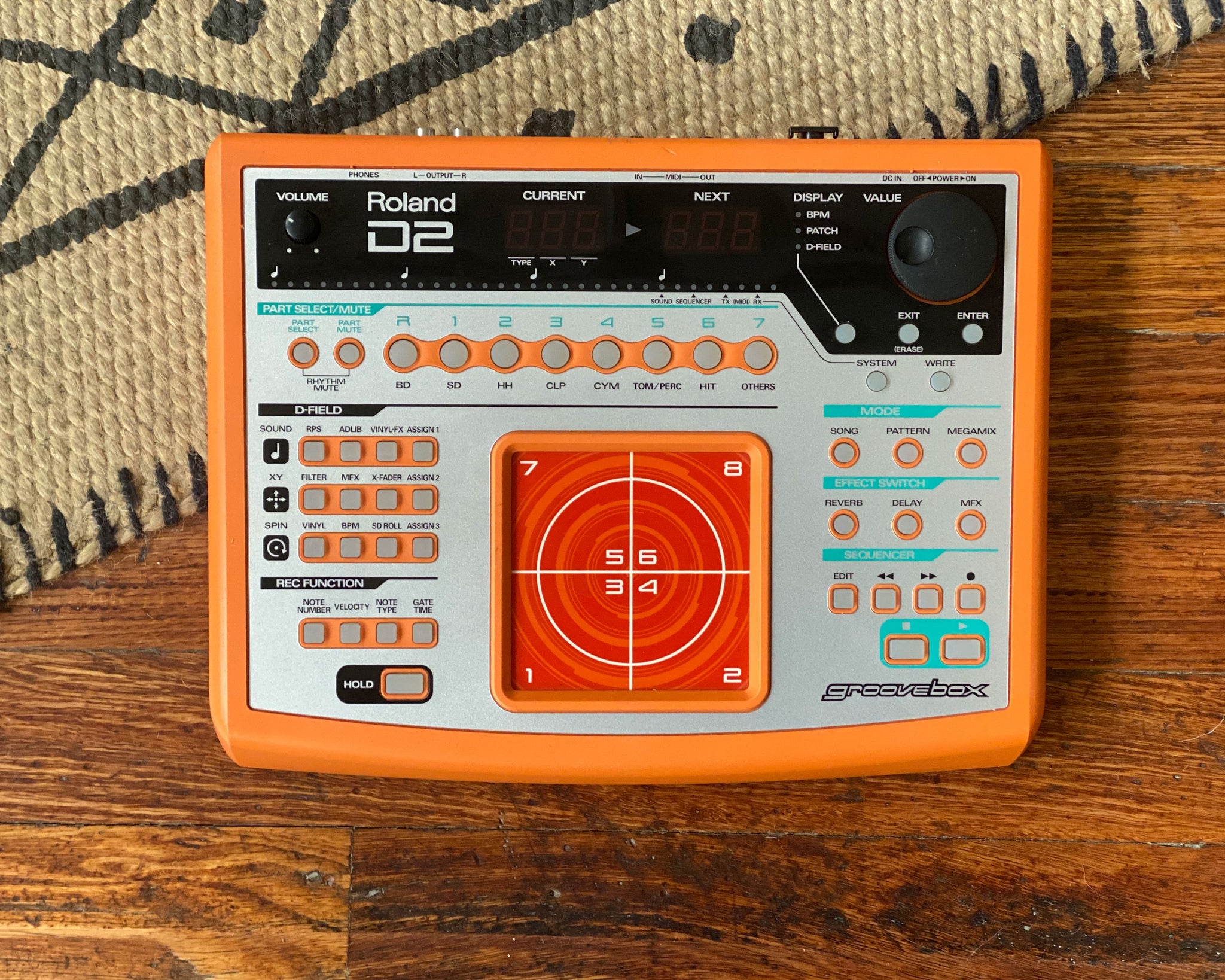 Roland D2 Groovebox