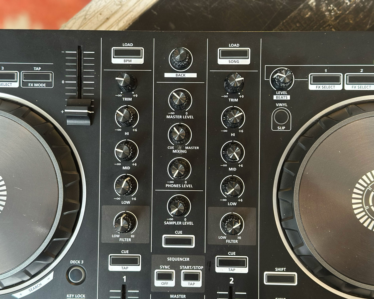 Roland DJ-202 Serato DJ Controller – Found Sound