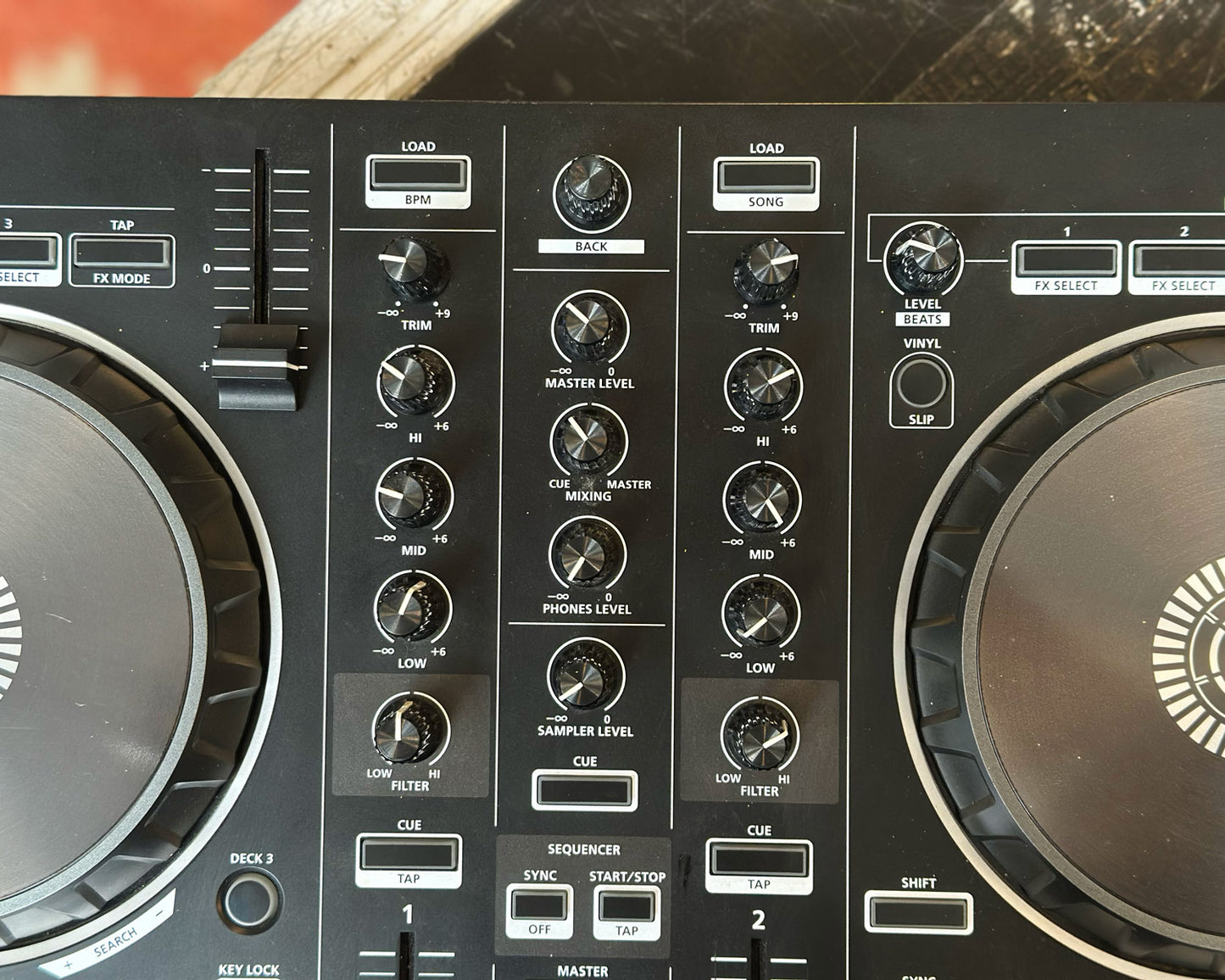 Roland DJ-202 Serato DJ Controller