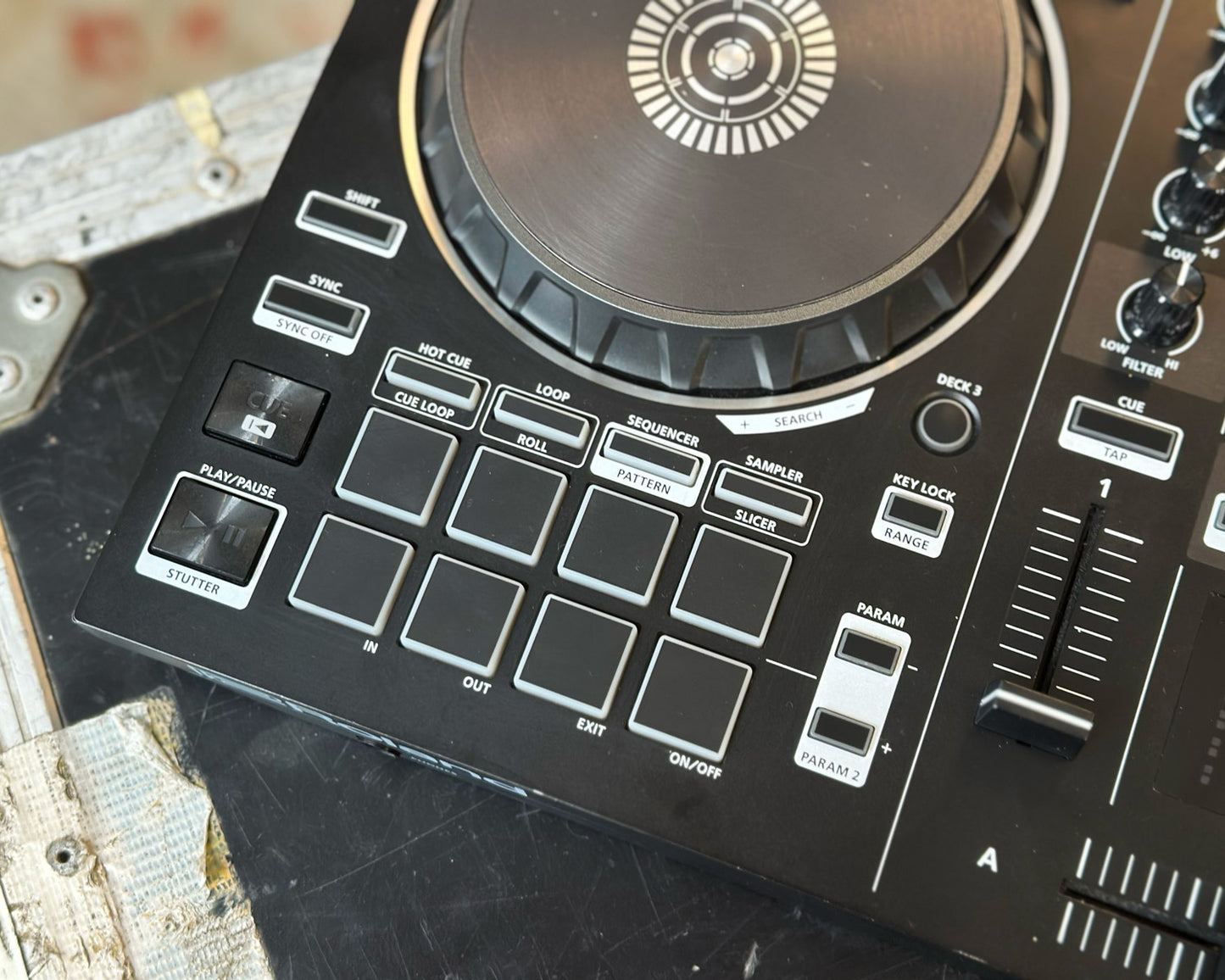Roland DJ-202 Serato DJ Controller