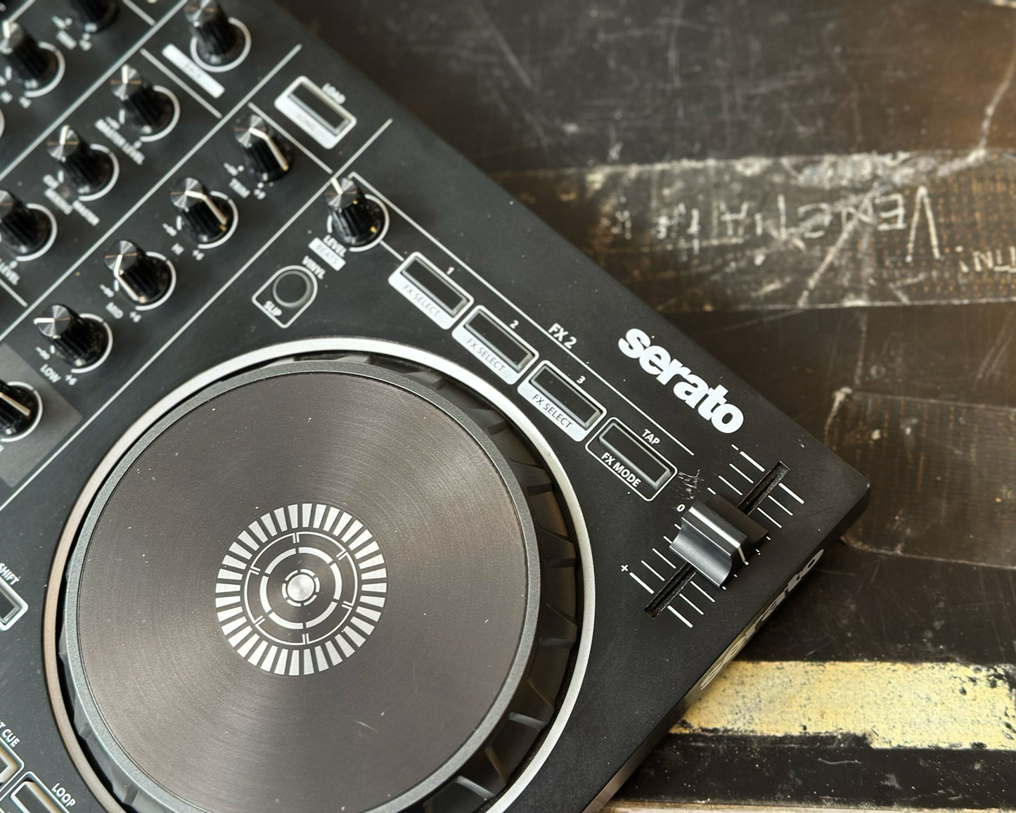 Roland DJ-202 Serato DJ Controller